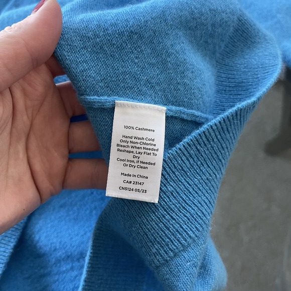 Talbots Sweater Women's M Blue Pure Cashmere V-neck Minimalist Layering Classic - Picture 9 of 9